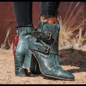 Freebird Joey size 7 Teal BRAND NEW